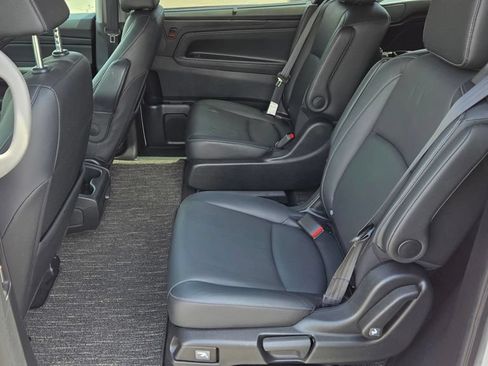 Used 2024 Honda Odyssey EX-L image 11