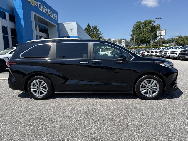 Used 2025 Toyota Sienna Limited AWD/4WD image 6
