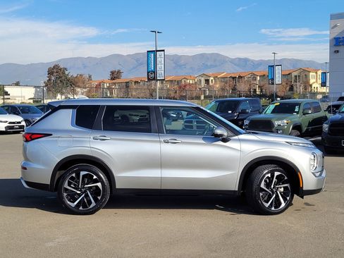 Used 2024 Mitsubishi Outlander SE image 4