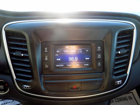 Used 2015 Chrysler 200 Limited w/ Convenience Group image 20