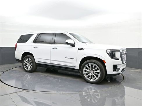 Used 2024 GMC Yukon XL AT4 w/ Technology Package image 17