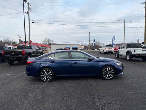 Used 2021 Nissan Altima 2.5 SR image 2