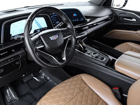 Used 2023 Cadillac Escalade Premium Luxury AWD/4WD image 2
