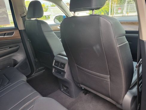 Used 2026 Volkswagen Atlas SE FWD image 12
