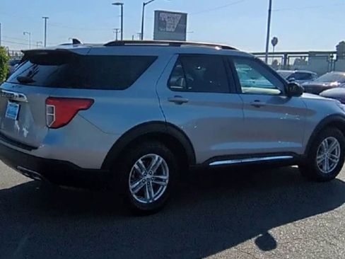 Used 2023 Ford Explorer XLT w/ Equipment Group 202A image 8