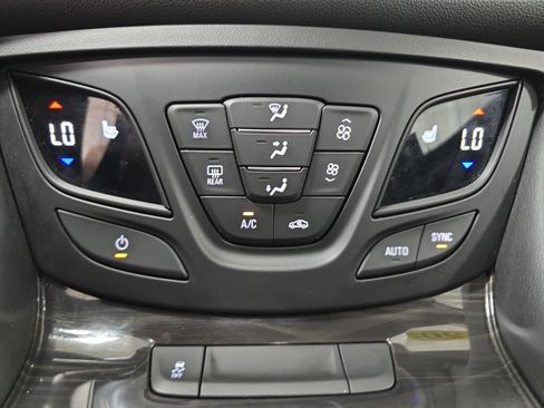 Used 2020 Buick Envision Essence FWD image 22