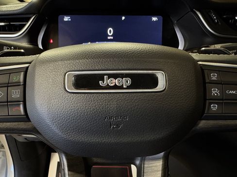 Used 2023 Jeep Grand Cherokee Limited AWD/4WD image 36