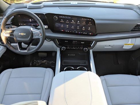 New 2025 Chevrolet Suburban Premier image 19