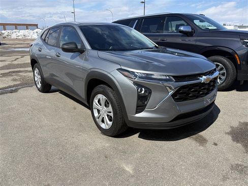 Used 2024 Chevrolet Trax LS w/ Driver Confidence Package FWD image 1