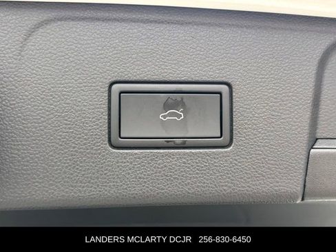 Used 2024 Volkswagen Atlas Peak Edition SE AWD/4WD image 18