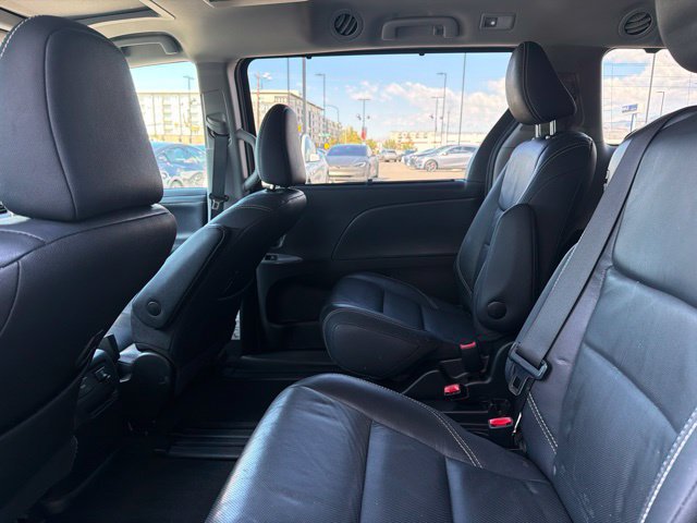 Used 2017 Toyota Sienna SE Premium FWD image 19