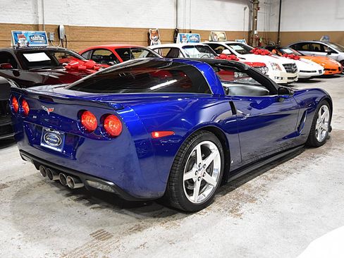 Used 2007 Chevrolet Corvette Coupe w/ Performance Package RWD image 12