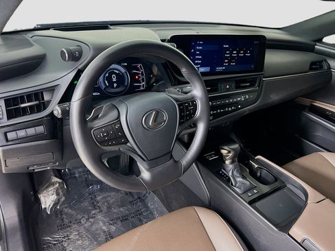 Used 2024 Lexus ES 300h w/ Premium Package FWD image 9