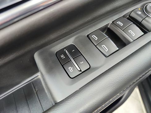 Used 2023 Chevrolet Suburban Premier image 21