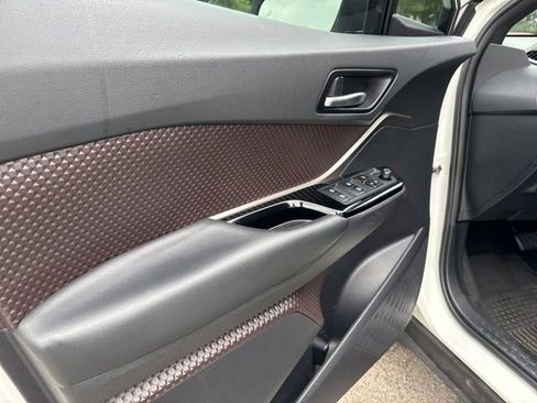Used 2019 Toyota C-HR Limited FWD image 12
