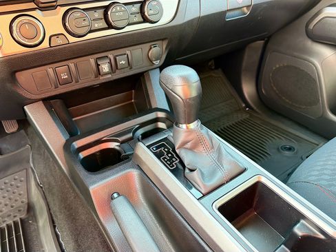 Certified 2023 Toyota Tacoma SR5 AWD/4WD image 10