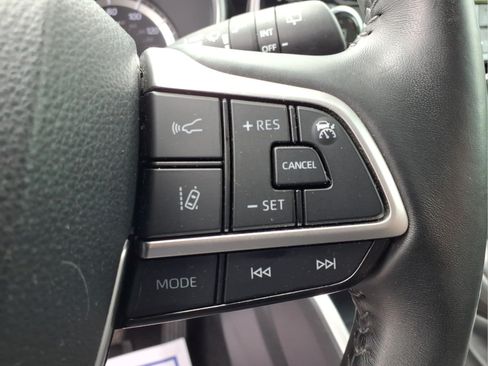 Used 2022 Toyota Highlander XLE AWD/4WD image 19