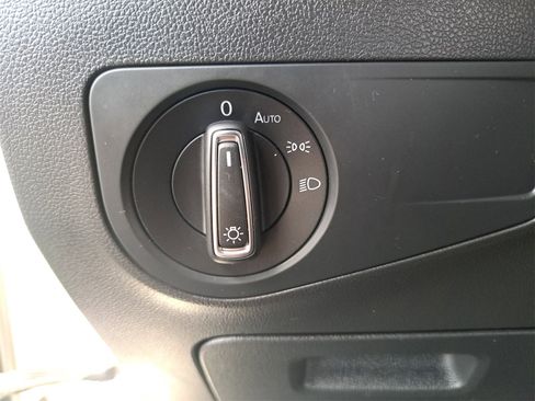 Used 2022 Volkswagen Tiguan SE image 28