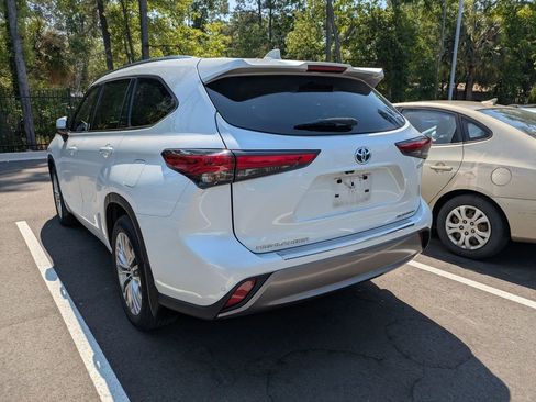Used 2023 Toyota Highlander Platinum AWD/4WD image 5