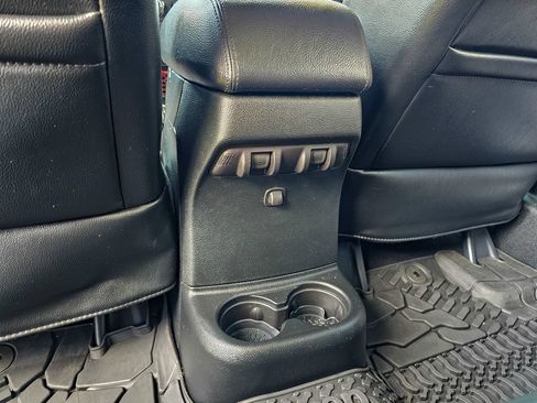 Used 2018 Jeep Wrangler Unlimited Rubicon AWD/4WD image 29