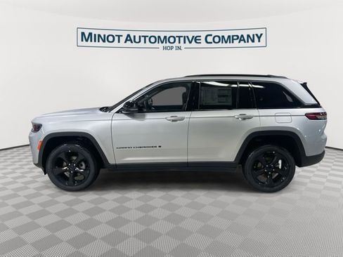 New 2026 Jeep Grand Cherokee Limited w/ Limited Altitude Package AWD/4WD image 5