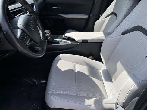 Used 2019 Lexus UX 200 w/ Premium Package image 28