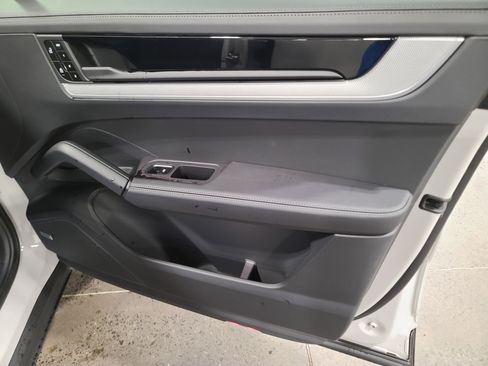 New 2026 Porsche Cayenne image 28