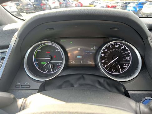 Used 2018 Toyota Camry XLE image 14