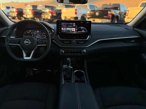 Used 2024 Nissan Altima 2.5 SV w/ SV Premium Package image 15