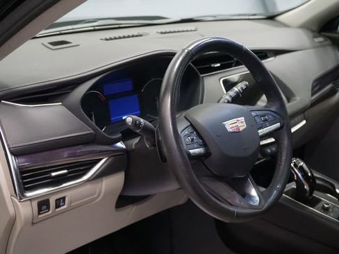 Used 2022 Cadillac XT4 Luxury w/ Cold Weather Package image 12