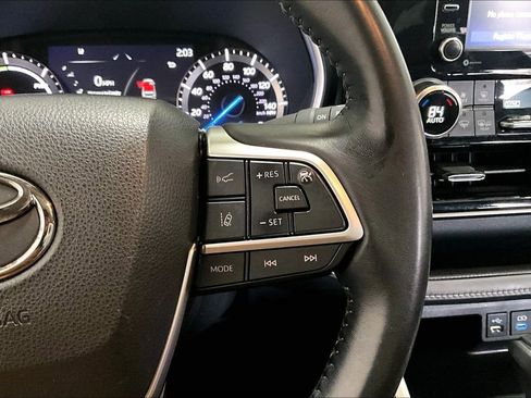 Used 2022 Toyota Highlander XLE image 12
