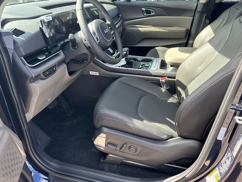 New 2026 Kia Carnival EX image 9