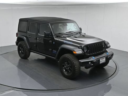 Used 2024 Jeep Wrangler Unlimited AWD/4WD image 40