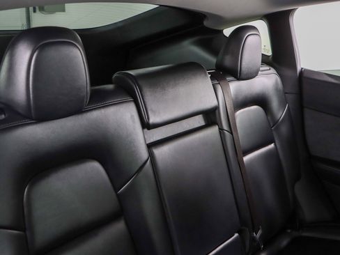 Used 2021 Tesla Model Y Long Range image 25