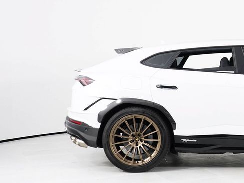 Used 2023 Lamborghini Urus Performante AWD/4WD image 13