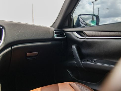 Used 2014 Maserati Ghibli S Q4 AWD/4WD image 38