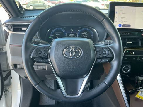 Used 2023 Toyota Venza Limited AWD/4WD image 9