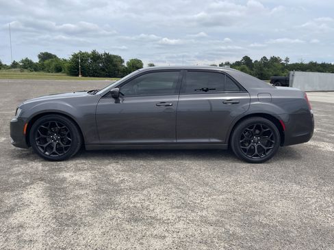 Used 2020 Chrysler 300 S RWD image 7