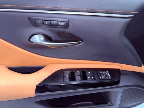 Certified 2025 Lexus ES 350 w/ Premium Package image 17