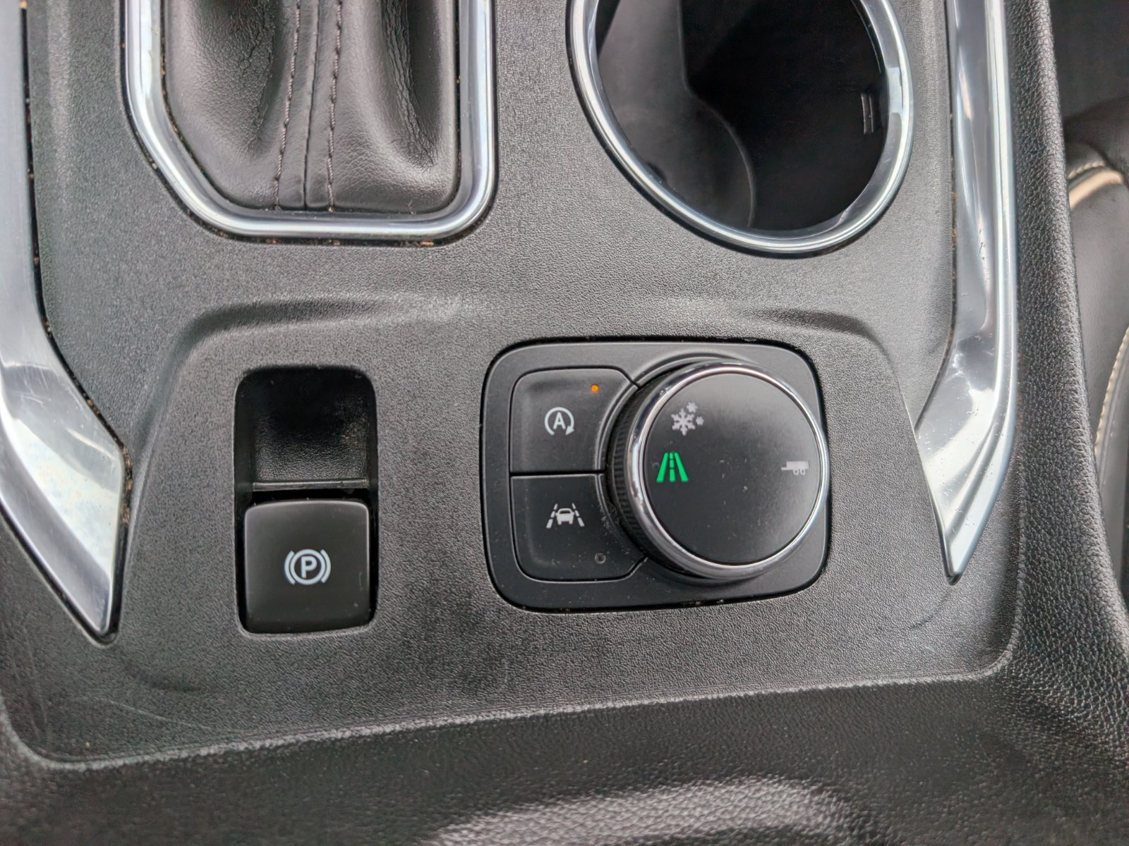 Used 2023 Chevrolet Traverse Premier FWD image 19