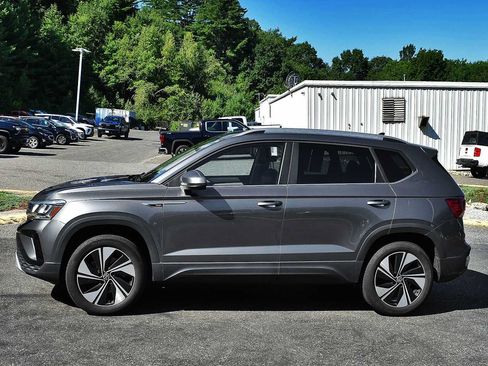 Used 2024 Volkswagen Taos SE AWD/4WD image 4