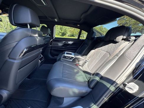Used 2022 BMW 750i xDrive w/ Luxury Rear Seating Package image 29