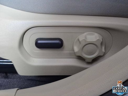 Used 2018 Ford Taurus SE FWD image 17
