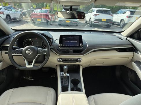 Used 2025 Nissan Altima 2.5 SV FWD image 28