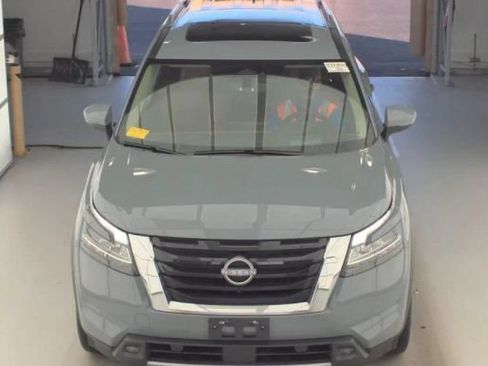 Used 2023 Nissan Pathfinder Platinum AWD/4WD image 2