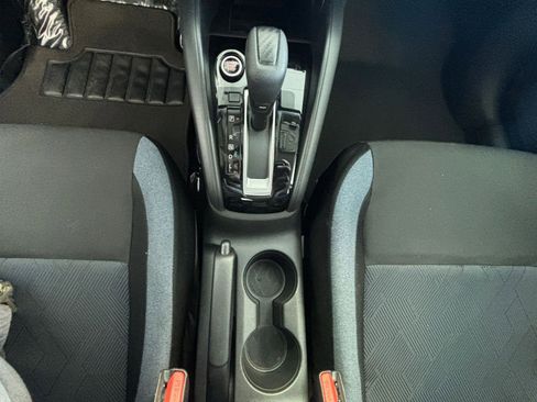 Used 2025 Nissan Versa SV image 40