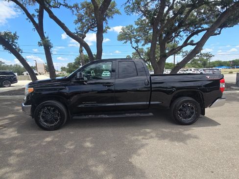 Used 2016 Toyota Tundra SR5 w/ Tow Package RWD image 2