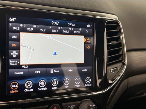 Used 2022 Jeep Grand Cherokee Laredo X image 13