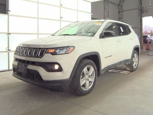 Used 2022 Jeep Compass Latitude image 4