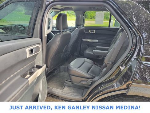 Used 2023 Ford Explorer XLT w/ Equipment Group 202A AWD/4WD image 16
